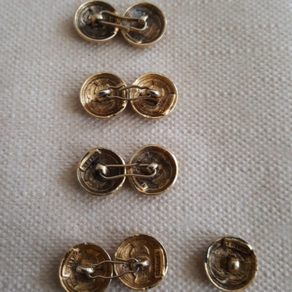 CHANEL BUTTONS - Picture 5 of 6